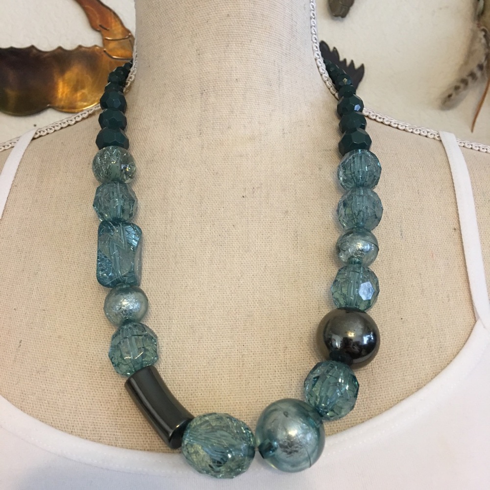 Chunky crackled bead green tone necklace